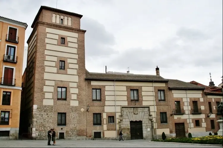 Casa y Torre LosLujanes