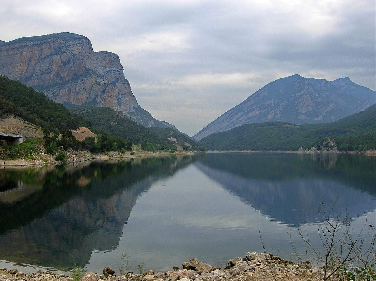 Embalse de Oliana (Wikipedia
