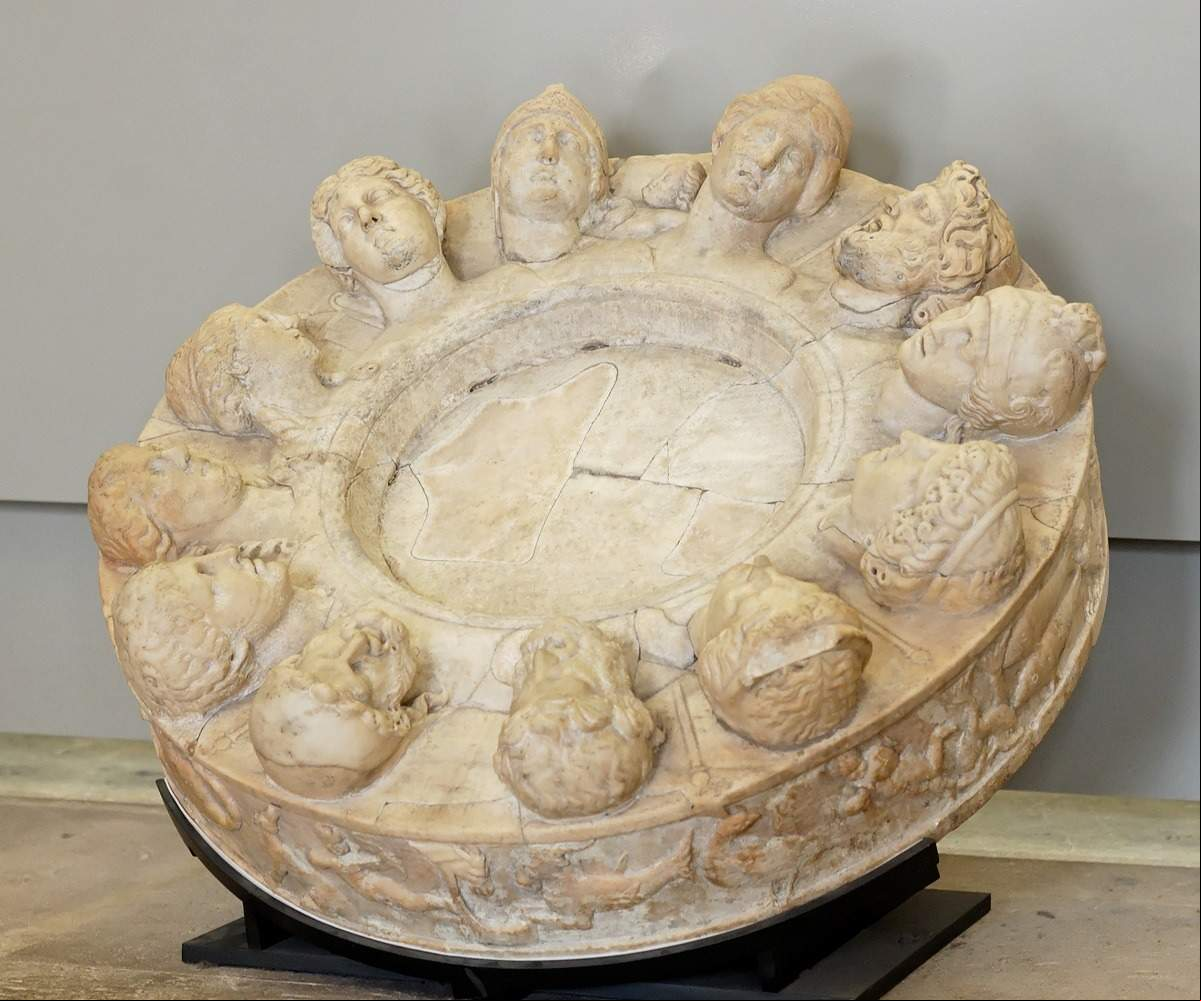 altar_doce_dioses_panteon_romano_louvre