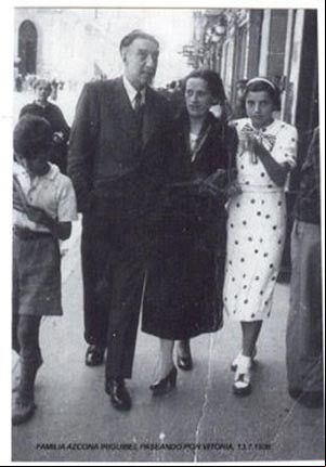 El matrimonio y los dos hijos, María Felisa y Julio