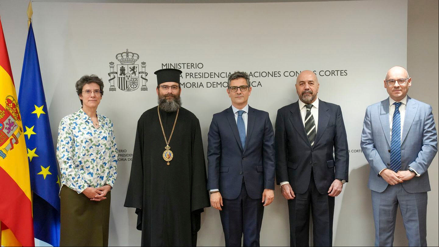 El ministro de la Presidencia, Félix Bolaños, con los representantes de la Iglesia ortodoxa, la Unión Budista, la Iglesia de Jesucristo de los Santos de los Últimos Días (mormones) y los Testigos de Jehová