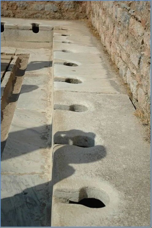 Letrinas romanas de la ciudad de Efeso